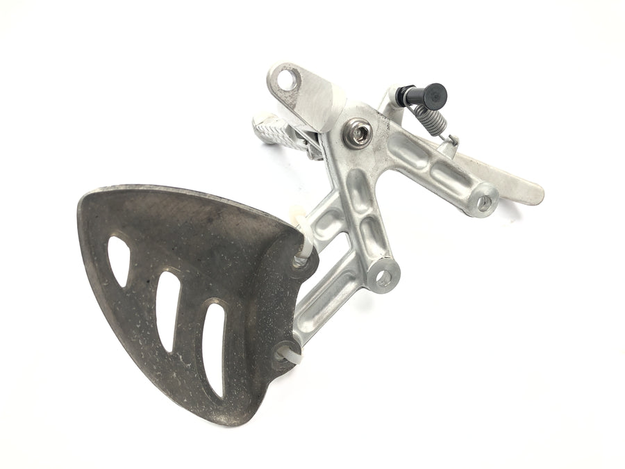 Triumph Speed ​​Triple T509 [1998] - right footrest system with brake pedal
