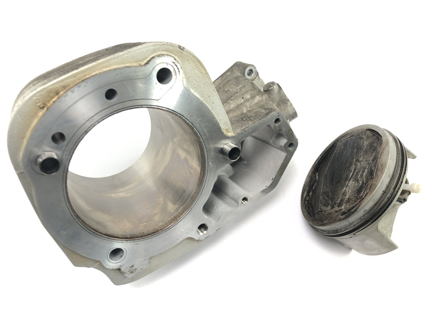 BMW R 1100 S R2S [2000] - cylinder with piston on the right