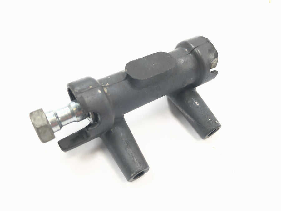 Kawasaki GPZ 1000 RX [1987] - Front brake line distributor