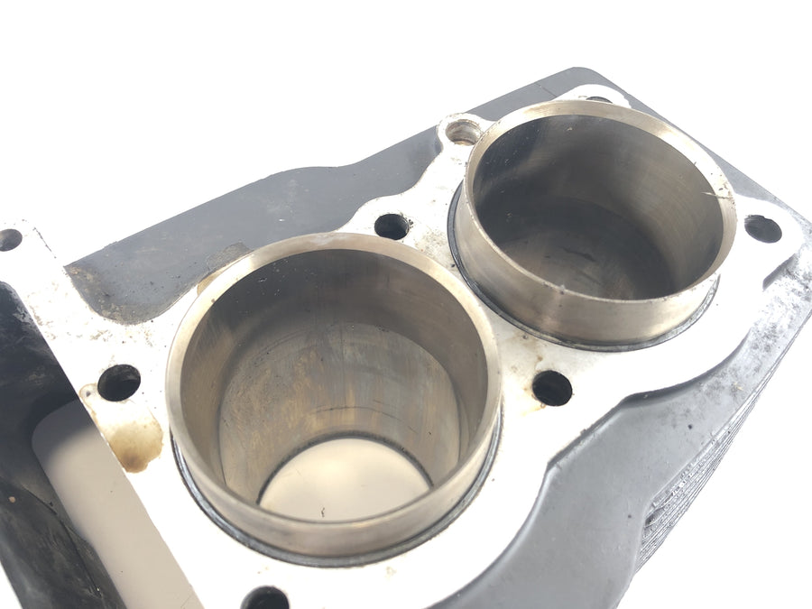 Honda CBX 650 E RC13 [1983] - cylinder with pistons