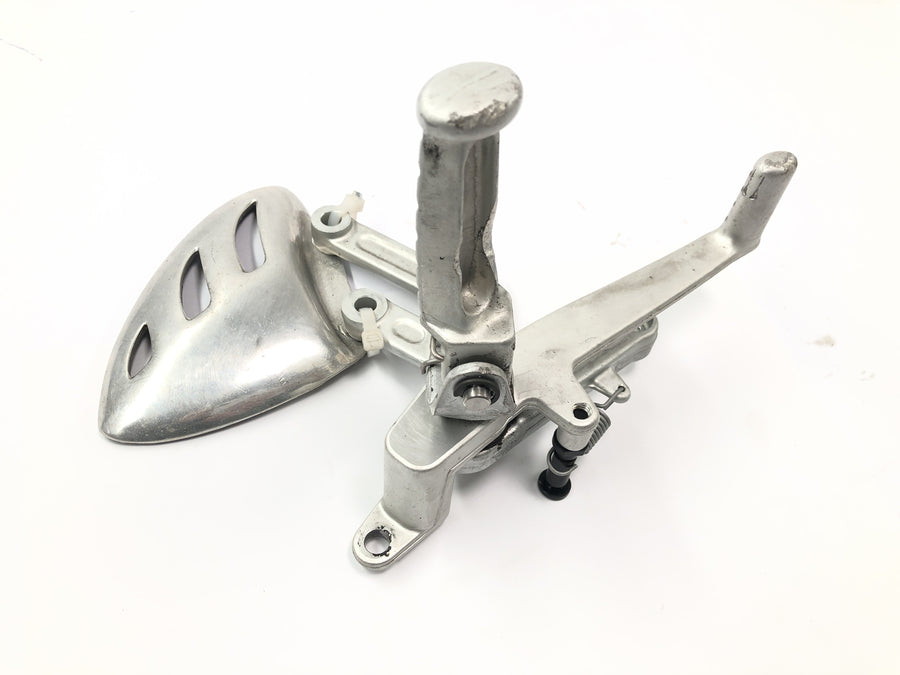Triumph Speed ​​Triple T509 [1998] - right footrest system with brake pedal