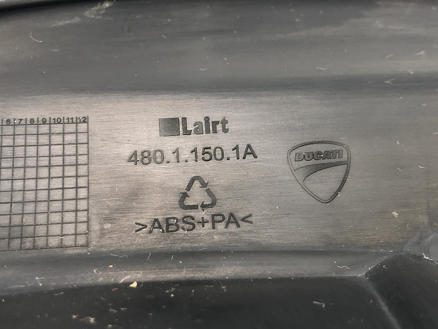 Ducati Multistrada 1200 S Touring [2009] - Verkleidung Frontabdeckung Luftkanal Schnabel