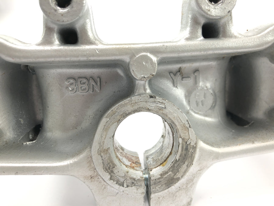 Yamaha DT 125 R DE03 [2000] - Gabelbrücke oben Lenkeraufnahme Gabelklemmung
