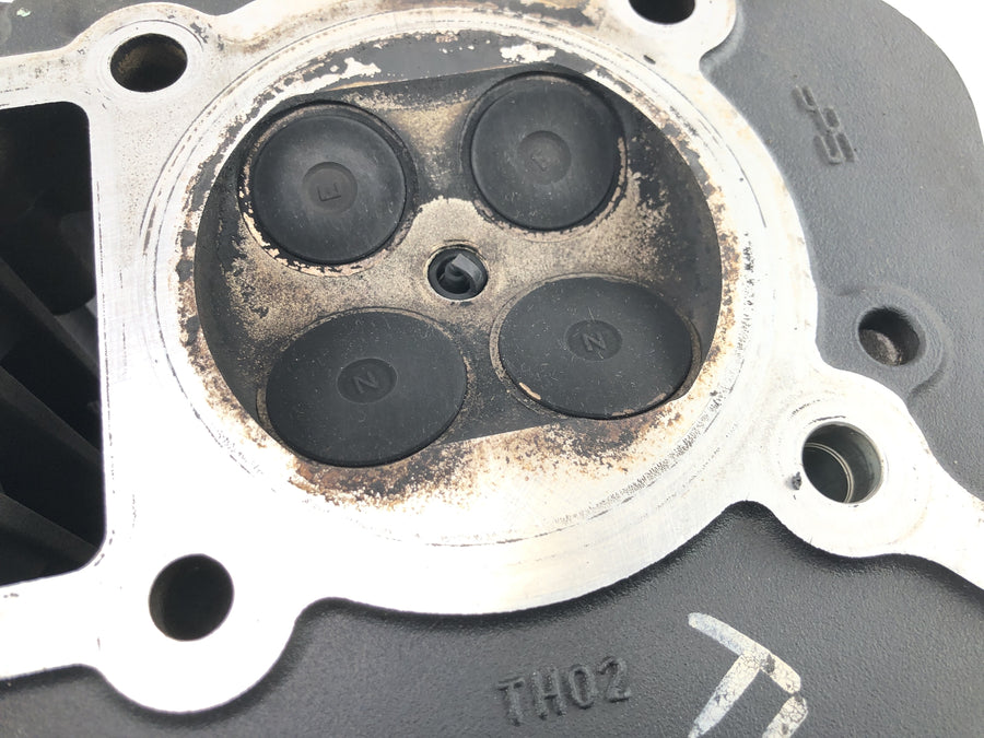 Triumph Bonneville T100 986MF [2012] - Cylinder head valve head valve control
