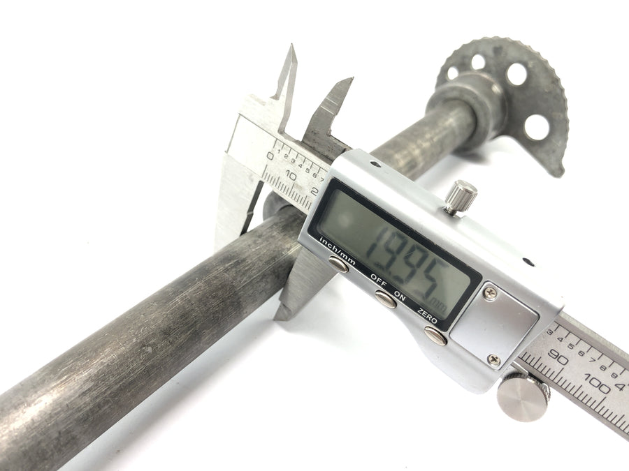 Suzuki DR 350 SK42B [1991] - rear axle with chain tensioner