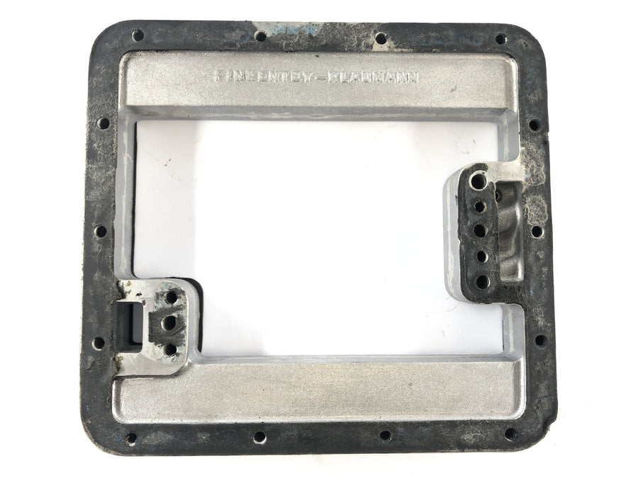Moto Guzzi 850 Le Mans 3 VF [1986] - Oil pan between Motor Deck