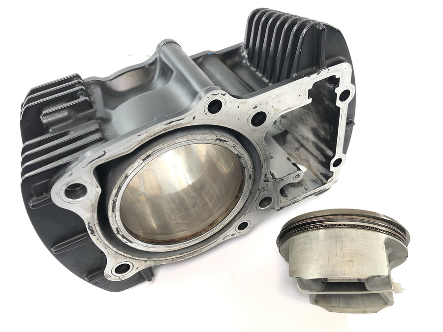 Suzuki VZ 1500 WVCU [2011] - Cylinder with piston cylinder at the rear