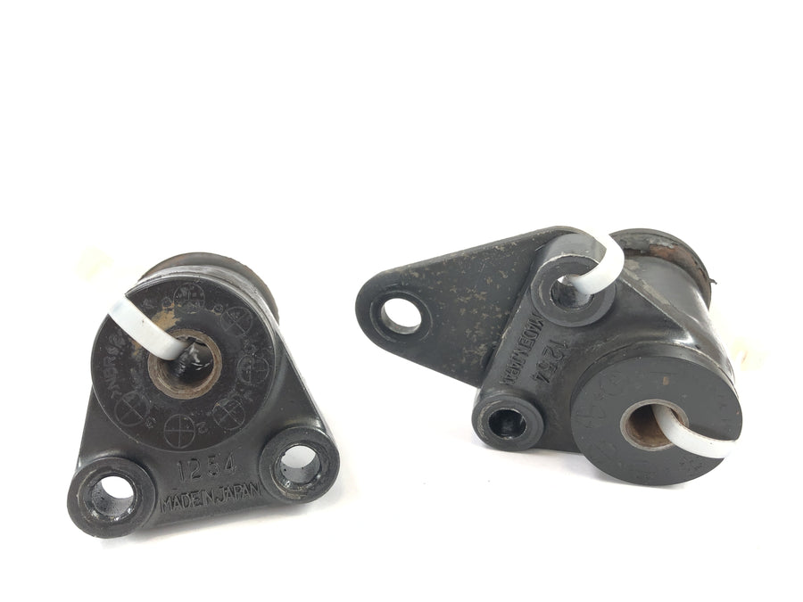 Kawasaki ZR7 ZR750F [1999] - Motor bearing engine holder