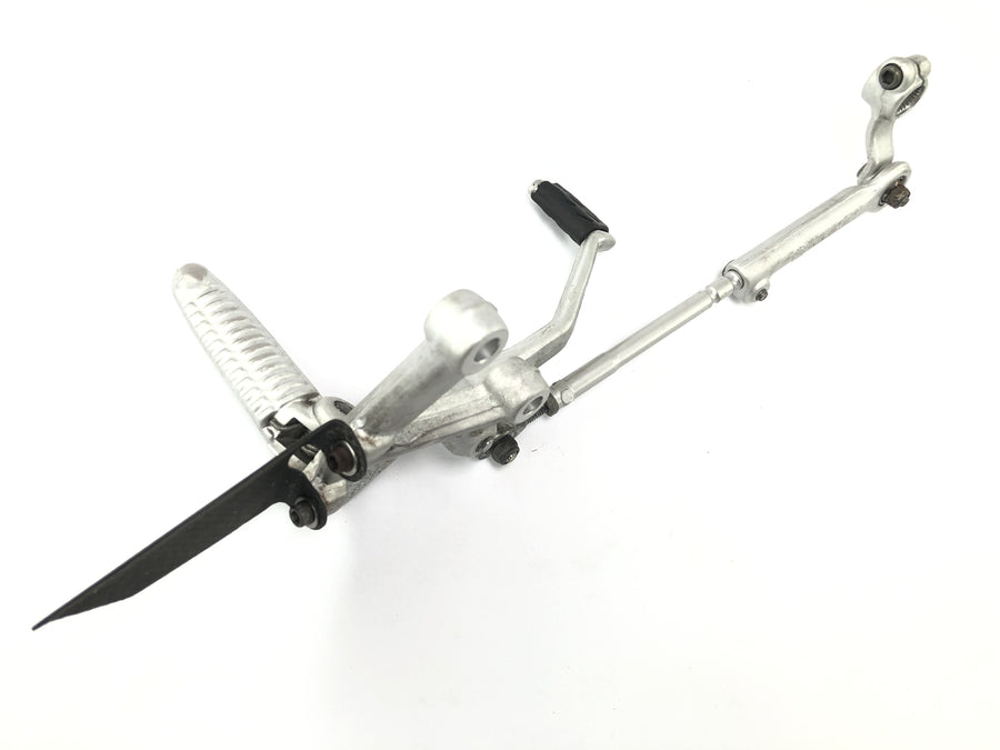 Ducati 999 H4 [2003] - driver's footrest on the left with switching link