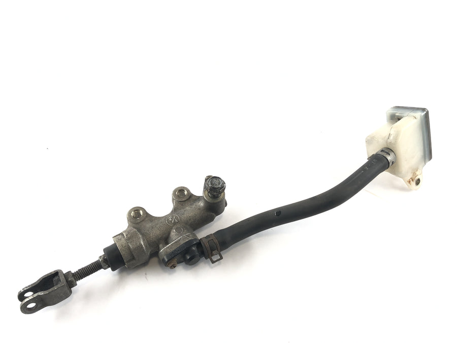 Suzuki Bandit 1200 GV75A [1998] - rear brake pump