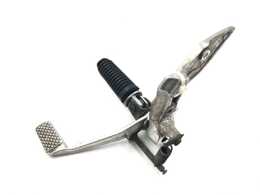 Yamaha XJR 1300 RP02 [1999] - Footrest system, driver's footrest on the right with brake pedal
