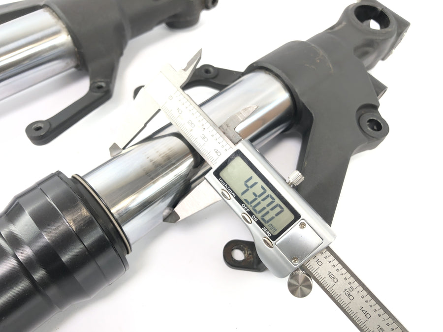 Yamaha YZF R1 RN09 [2003] - fork Upside Down