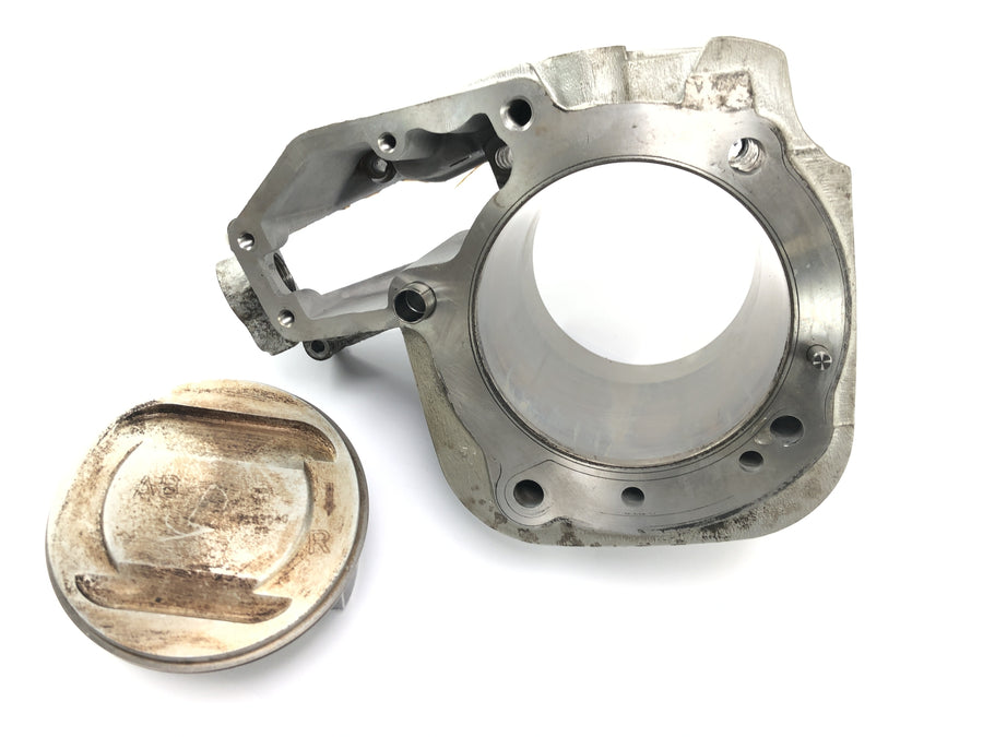 BMW R 1200 R R1ST [2008] - cylinder with piston on the right
