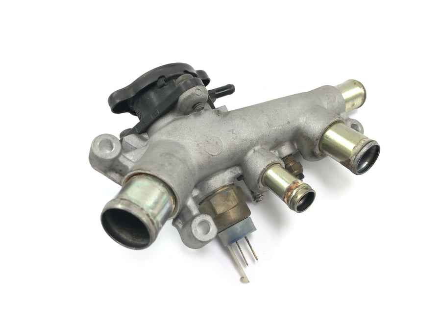 Yamaha V Max 1200 2LT [1998] - Coolant distributor, thermostat housing, water connection