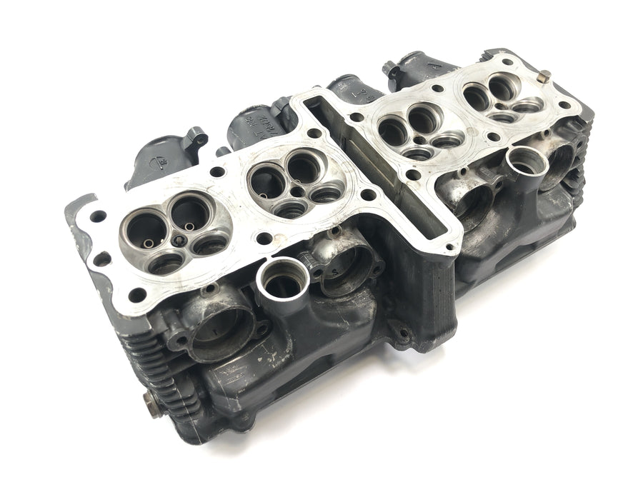 Suzuki GSX R 1100 GU74C [1987] - Cylinder head valve head cylinder head housing