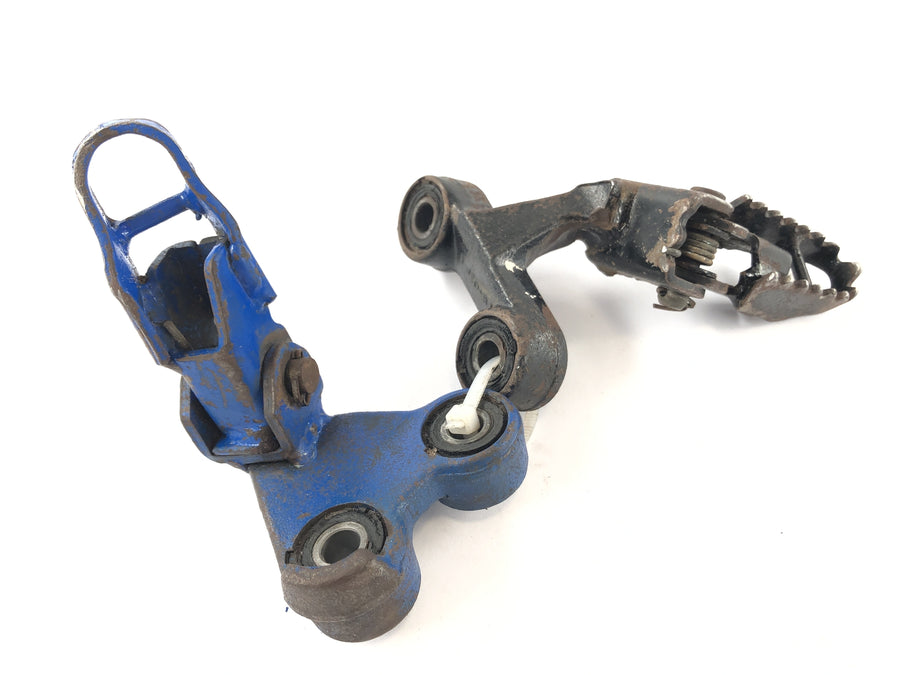 Suzuki DR 350 SK42B [1991] - Fahrerfußrasten links und rechts Fahrerfußrasten