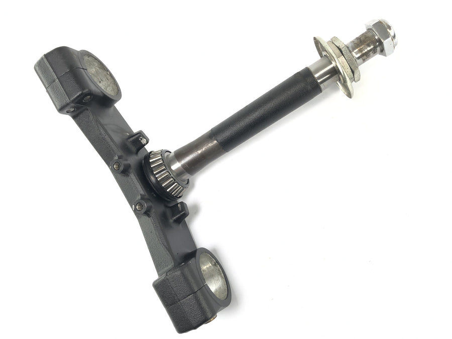 Triumph Daytona 900 T300 [1993] - fork bridge below
