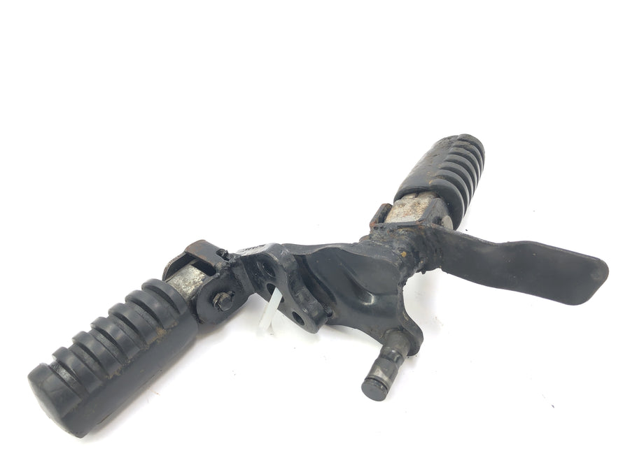 Yamaha XT 350 3YT / 55V [1990] - driver's footrests on the left and right