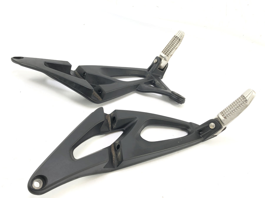 BMW K 1300 R K12S [2014] - Soziusfußrasten links und rechts mit Halter