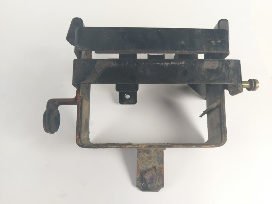 Suzuki DR 650 SP42B - Battery box with fuses