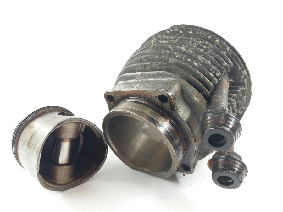 BMW R75/5 [1973] - Cylinder with piston
