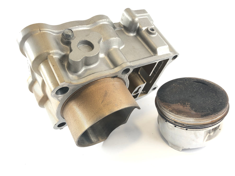 Honda XRV 750 Africa Twin RD04 [1993] - Cylinder with piston cylinder rear