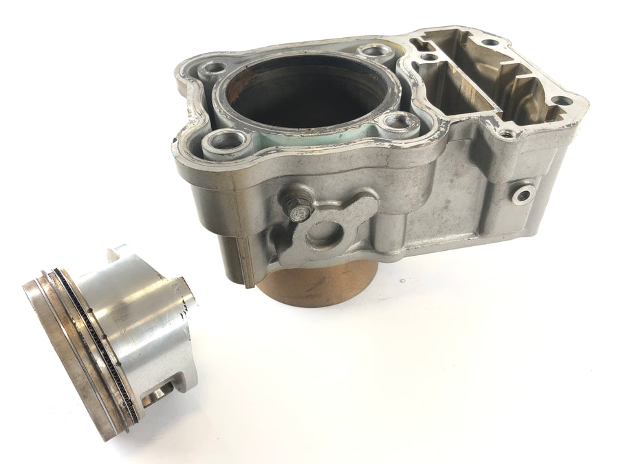 Honda XRV 750 Africa Twin RD04 [1993] - Cylinder with piston cylinder rear