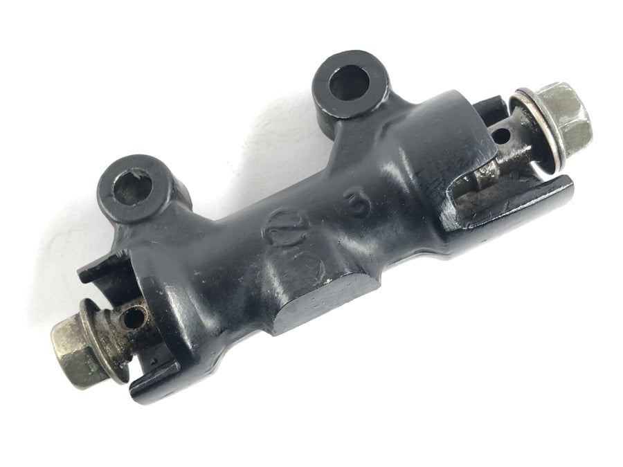 Triumph Daytona 1200 T300D [1995] - brake pressure distributor