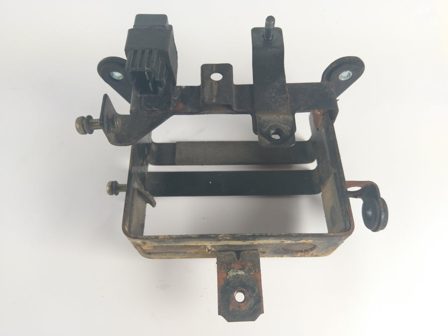 Suzuki DR 650 SP42B - Battery box with fuses